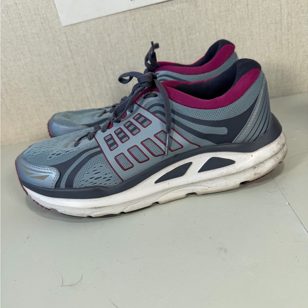 Abeo Pro Victory Ground Control Vapor Blue/Berry Sz 9.5M Women No Shoes Insert